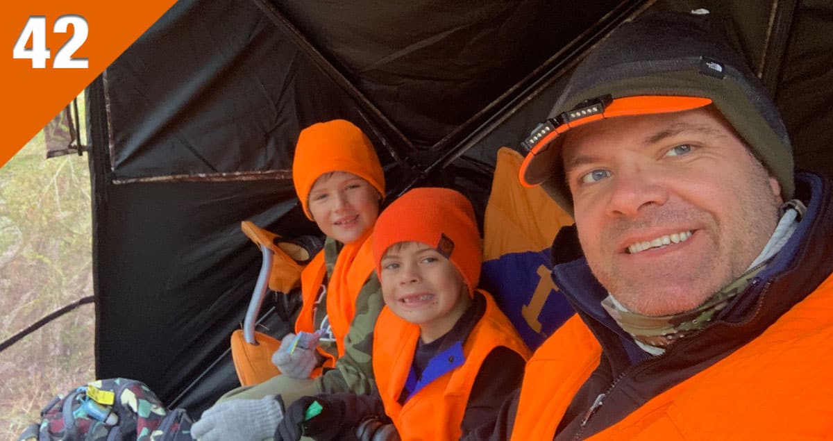 Photo of Augusto Zimmermann deer hunting with his kids.