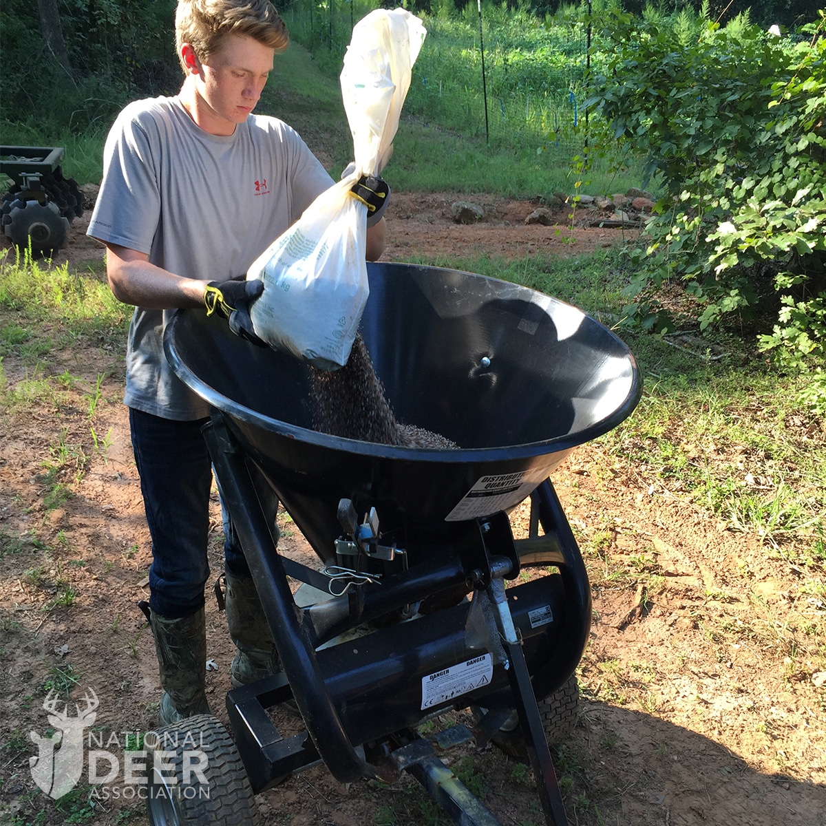 Food Plot Wet Lime Spreader 